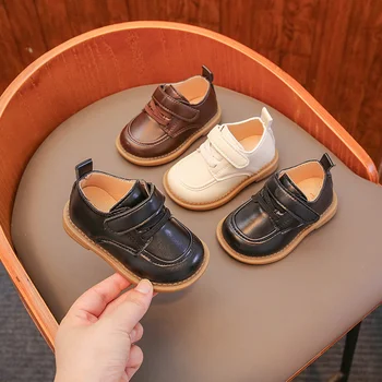 Корейская версия Однотонной кожаной обуви для детей 0-3 лет, Новинка 2023 года, Модная Маленькая кожаная обувь для мальчиков на мягкой подошве